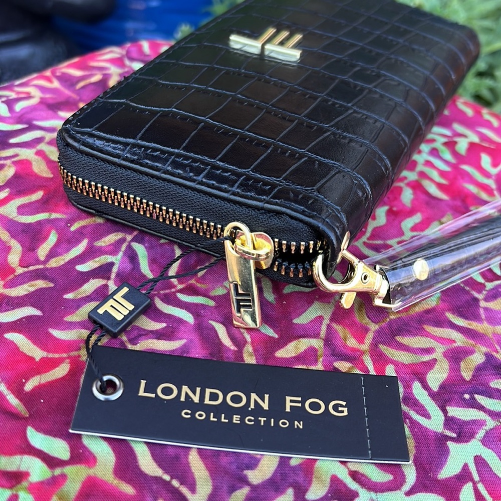 New London Fog Black Croc Embossed Zip Around Wallet or Wristlet - Picture 4 of 12